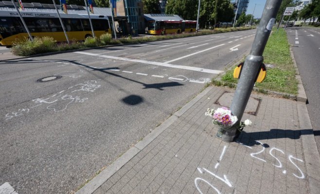В колонну Орбана в Германии врезался автомобиль, сбив полицейского на мотоцикле