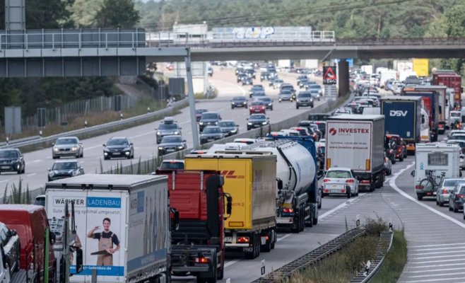 Праздники, грозы и футбол: риск пробок на дорогах всей Европы