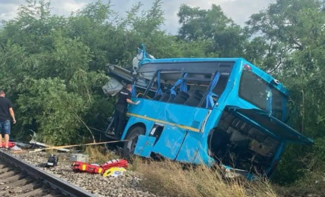 Скоростной поезд из Праги столкнулся с автобусом в Словакии: Семь погибших