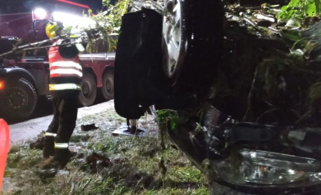 Молниеносные наводнения накрыли семь деревень в районе Пршеров, вода уносила даже машины