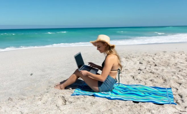 Вместо отпуска на работу? Компания может отозвать сотрудника, но обязана возместить расходы