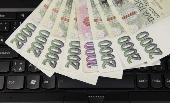 Вор проник в квартиру в Карловых Варах через окно и заперся в спальне от хозяйки