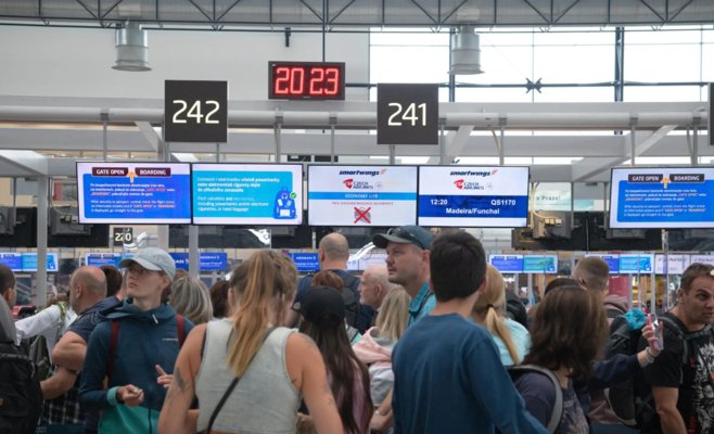 Задержки рейсов над Европой. В Праге сбои в системе паспортного контроля