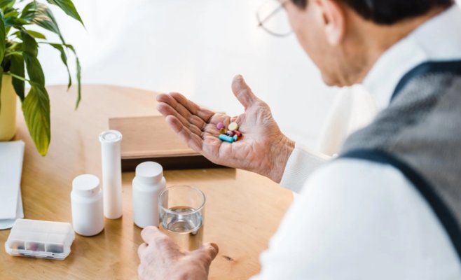 Лекарства по рецепту всё ещё только в аптеках. Правительство Фиалы не разрешит онлайн-заказ