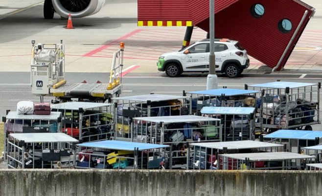 Хаос в аэропорту Рузине: На что вы имеете право при задержке багажа или рейса