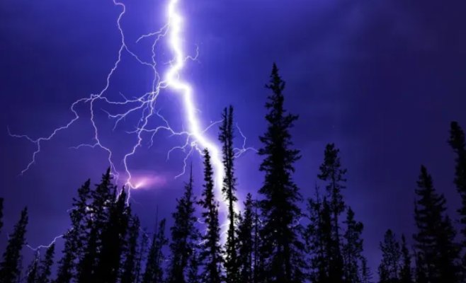 Штормы будут очень сильными. Метеорологи усилили предупреждение