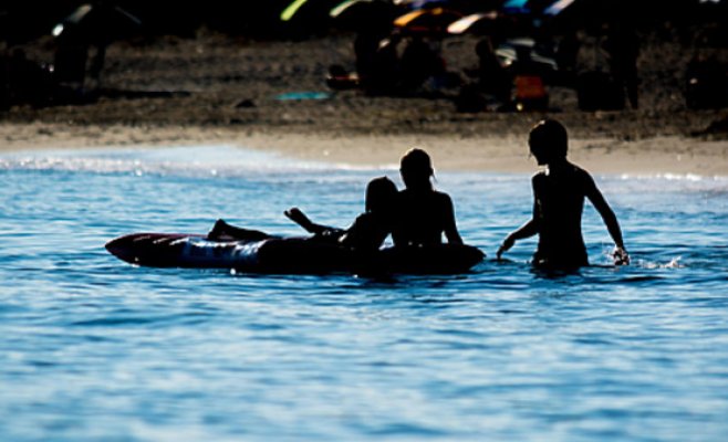 Чешских туристов в Хорватии унесло на матрасе ветром в море, пришлось вмешиваться спасателям