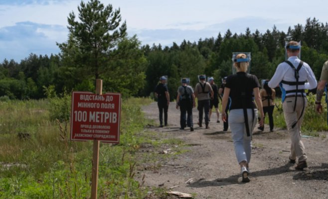Один неверный шаг может стать трагедией: наш репортаж с минного поля под Киевом