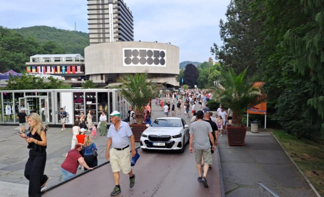 Инспекторы выявили множество нарушений на фестивале в Карловых Варах