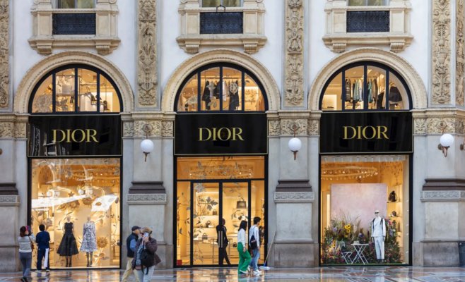 Dior превращал сотрудников в рабов: 24-часовые смены, сон на фабрике, отсутствие выходных и мизерная зарплата