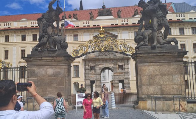 Ворота Гигантов в Пражском граде будут закрыты. Посетители не увидят смену караула