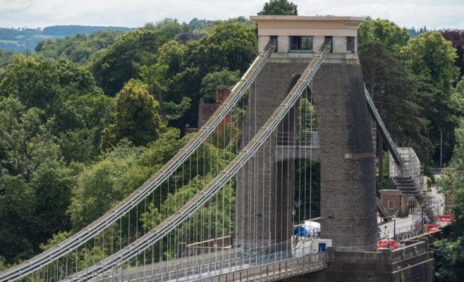 На мосту в Бристоле найдены два чемодана с человеческими останками