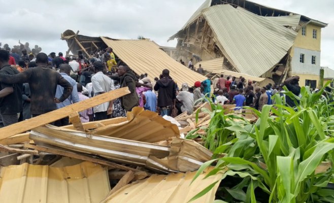 При обрушении школы в Нигерии погибли десятки студентов