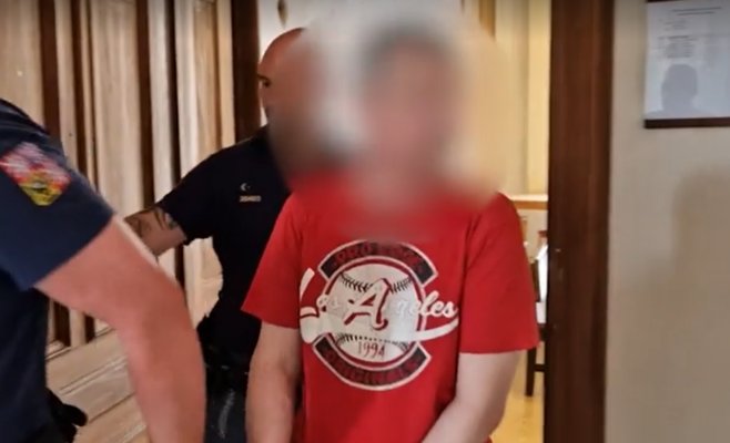 Спрятав телефоны родителей, чтобы они не могли позвать на помощь, мужчина из Вышковска напал на них