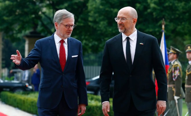 Боеприпасы из чешской инициативы уже уничтожают российских оккупантов, поблагодарил премьер-министр Украины в Праге