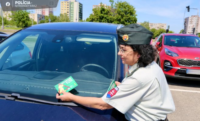 Родители оставили трехлетнего ребенка в машине на Словакии: спасти его не удалось