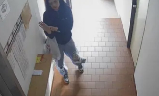 Мужчина умер в сауне в Плзни. Полиция разыскивает женщину, с которой он пришел