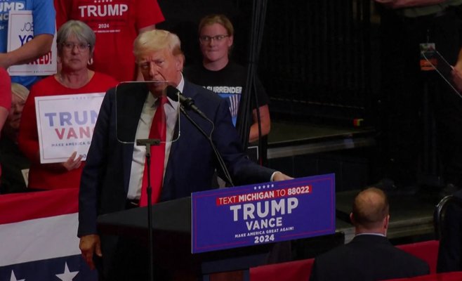 Трамп на первом митинге после покушения снова насмехается над демократами и Байденом