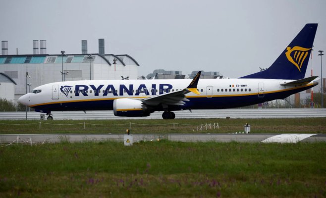 Неожиданный спад: Прибыль Ryanair сократилась почти наполовину