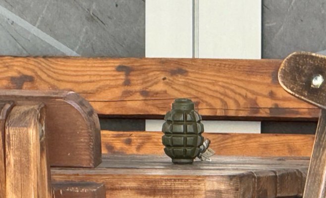 Эвакуация бара в Кладно: Пьяный мужчина положил на стол гранату