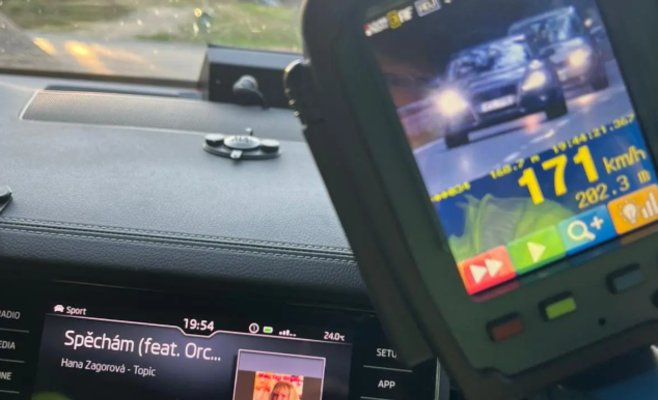 Молодой водитель Audi мчался по дороге со скоростью 171 км/ч под песню 