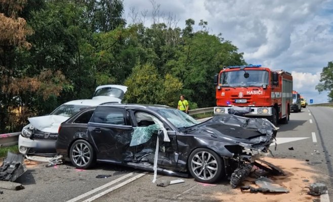 Массовая авария под Славковом-у-Брно: восемь пострадавших, включая троих детей