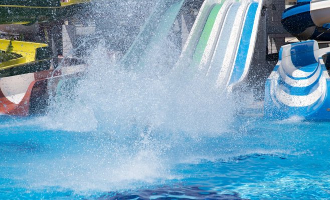 Мать оставила двух маленьких девочек без присмотра в аквапарке Йиглавы, одна из них чуть не утонула