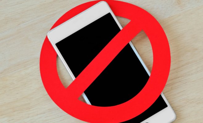 Во Всетине у школьников будут забирать мобильные телефоны каждое утро. Это связано и с кибербуллингом