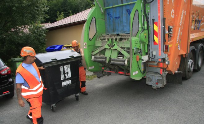 Чипы помогут выявить недобросовестных сортировщиков: в Ганушовицах началась революция в управлении отходами