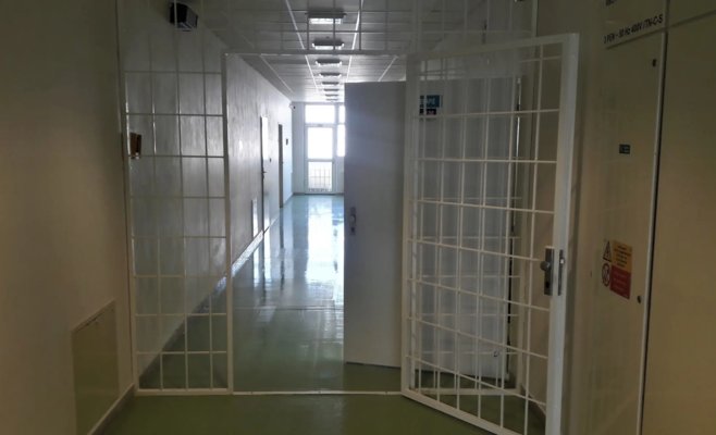 Молодой человек, обвиненный в убийстве в Йиржикове на Дечинске, заключен под стражу