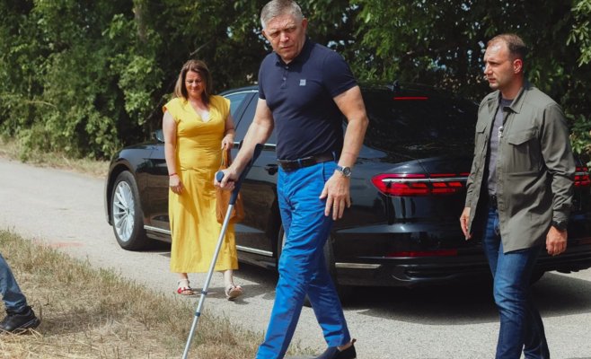 Что не убивает, делает сильнее: Фицо отбросил костыли