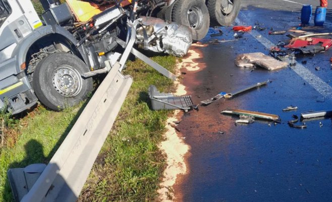 Автомагистраль D7 стоит и будет стоять долго: на дороге после аварии настоящий хаос