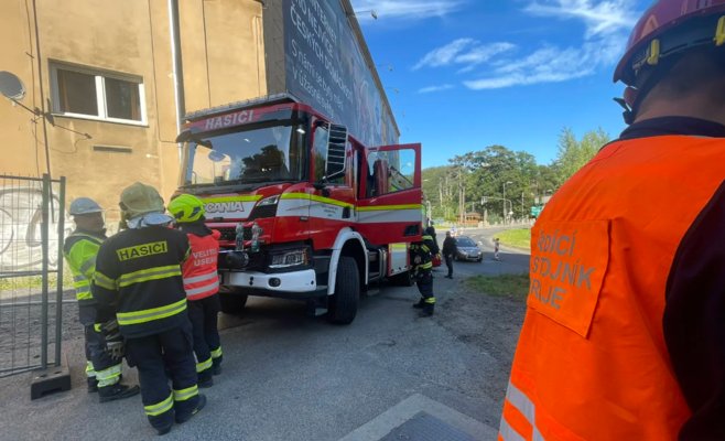 В Либерце эвакуировали две десятка человек из-за утечки газа из поврежденной трубы