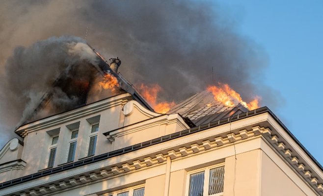 Пожар в школах в Ческом-Тешине: спасатели продолжают борьбу