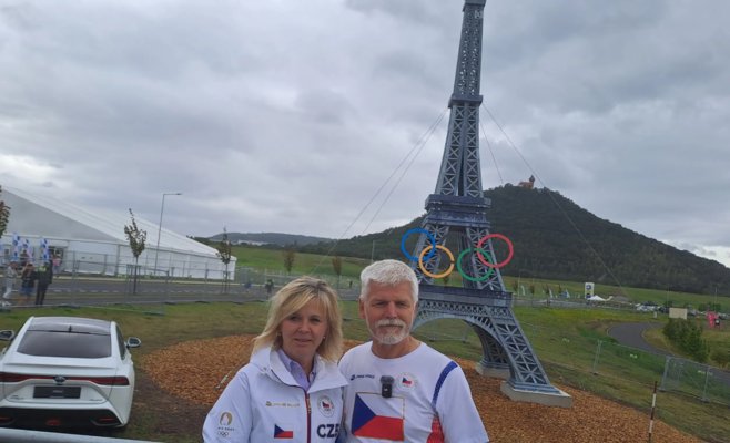 Президент Павел испытал несколько олимпийских видов спорта у озера Мост