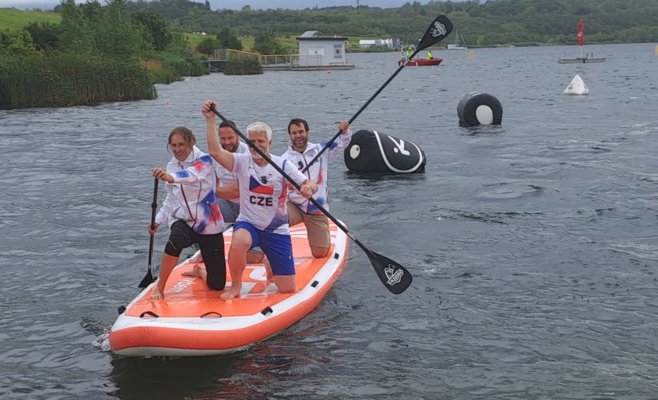 Президент Павел испытал несколько олимпийских видов спорта у озера Мост