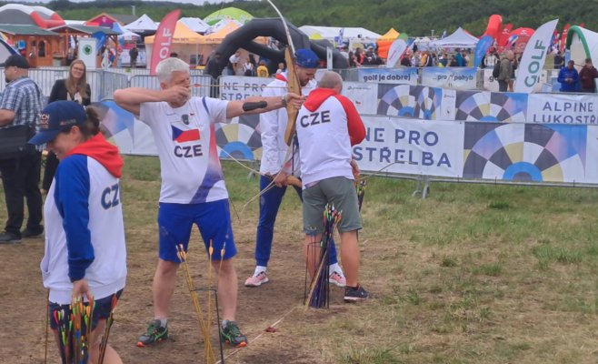 Президент Павел испытал несколько олимпийских видов спорта у озера Мост