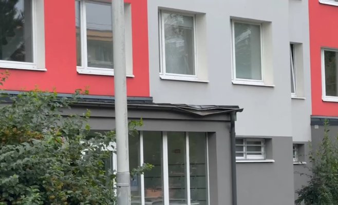 Человек в Праге выжил после падения с 7-го этажа: на месте ждал скорую помощь