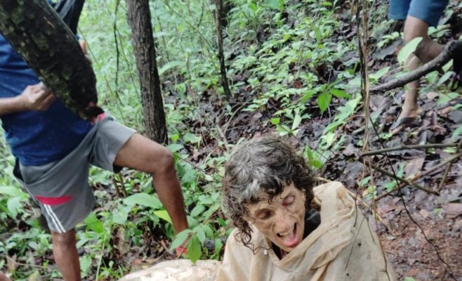 Американка выжила 40 дней в индийских джунглях, прикованная цепью к дереву. Её похитил бывший муж