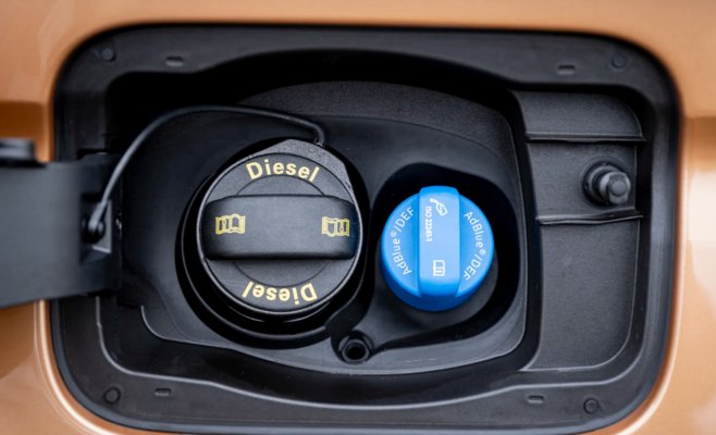 Миллионы дизельных автомобилей могут оказаться вне закона, предупреждает немецкий министр. Союз импортеров авто не согласен