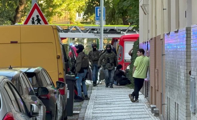 Мужчина в Праге держал женщину в заложниках