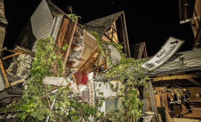 Обрушение отеля в Германии: один погибший, восемь человек под завалами