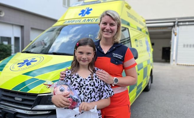 Маленькая героиня: Как восьмилетняя девочка поблагодарила спасателей за помощь после страшной аварии