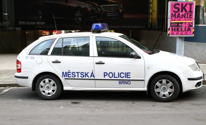 Мужчина в Брно вызвал полицию, а затем начал выкрикивать нацистские лозунги