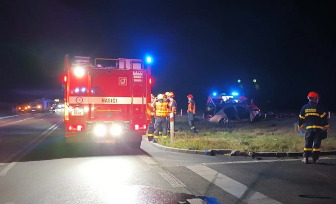 Трагедия в Бржецлаве: В ночной аварии погибли водитель и ее дочь