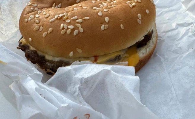 Мама, я не хочу кетчуп! В бургере четырехлетней девочки оказалась кровь с пальца повара