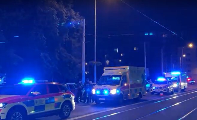 Трамвай в Праге сбил двух мужчин на Кубанской площади