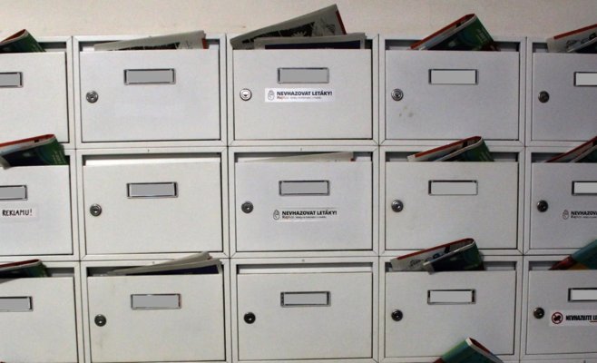 Чешские пенсионеры бьют тревогу: боятся остаться без скидочных листовок