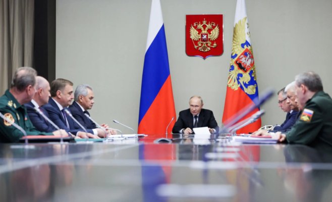 Путин отводит войска с Украины для защиты России, заявил Киев