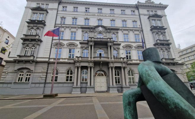 Чешская медицинская палата может быть наказана за дискриминацию мужчин при поиске ассистентки